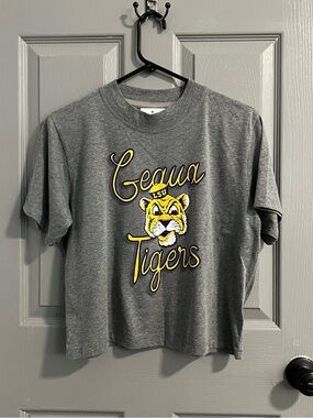LSU Geaux Tigers Graphic Tee Women’s M Semi Cropped Fit Crewneck Football